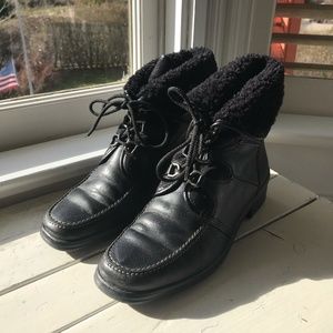 Black lace up Gabor Boots with shearling